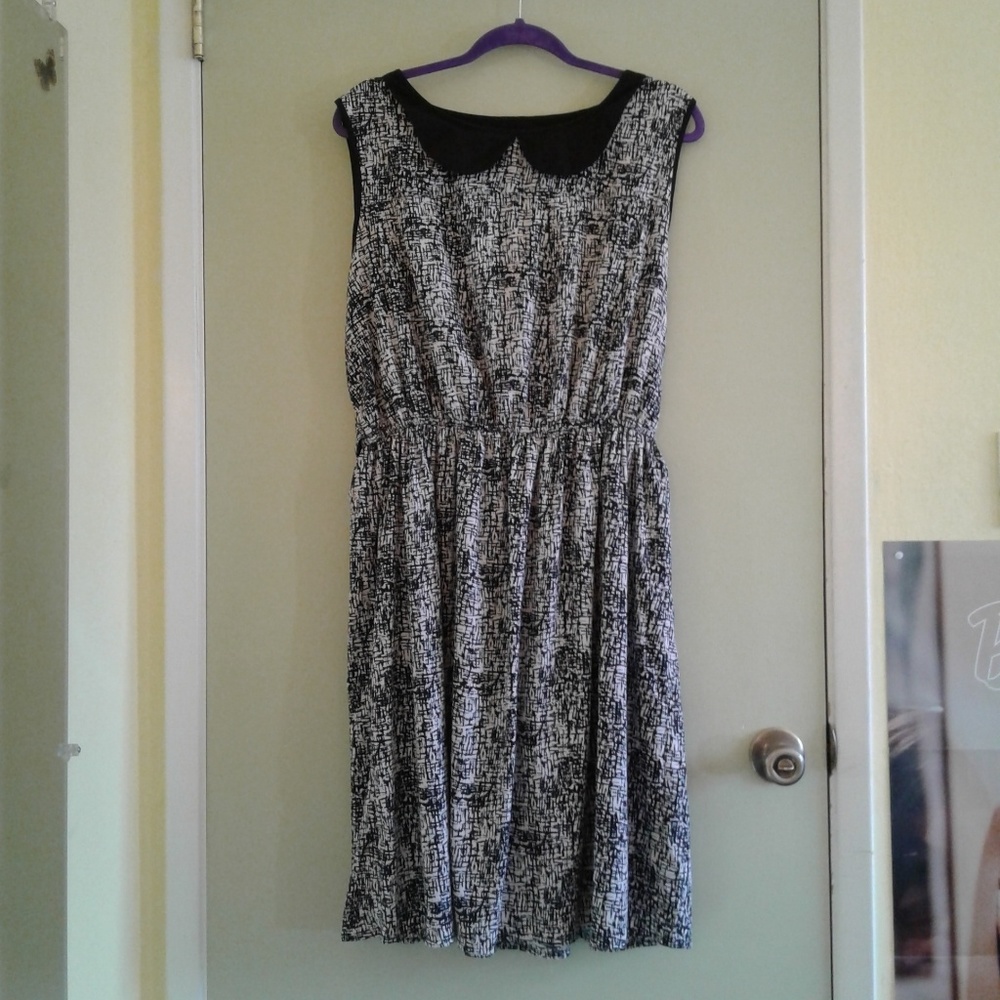 💥 Triste B&W Peter Pan Collar Dress Size 18